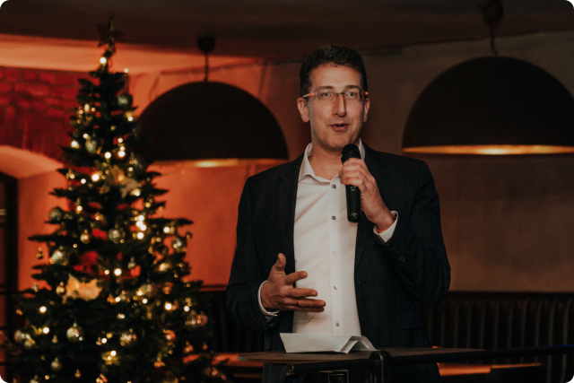 angelo_xmas https://www.directio.com/wp-content/uploads/2024/11/angelo_xmas.webp